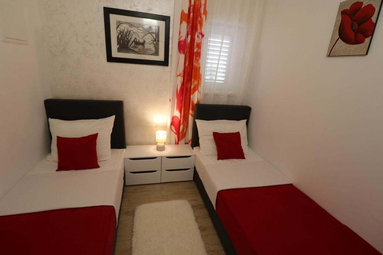 Apartmani Bilokapic Primošten Esterno foto